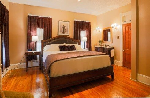 Magnolia House Inn: Bed And Breakfast In Hampton Virginia